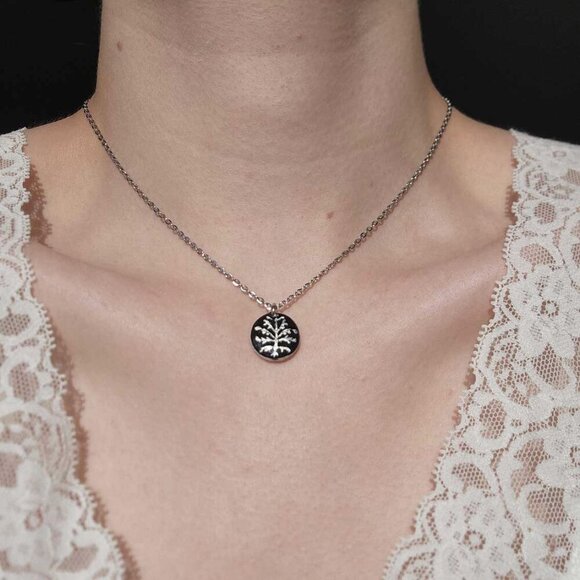 Gothic witch black and silver plant necklace with a small silver chain - Picture 3 of 9